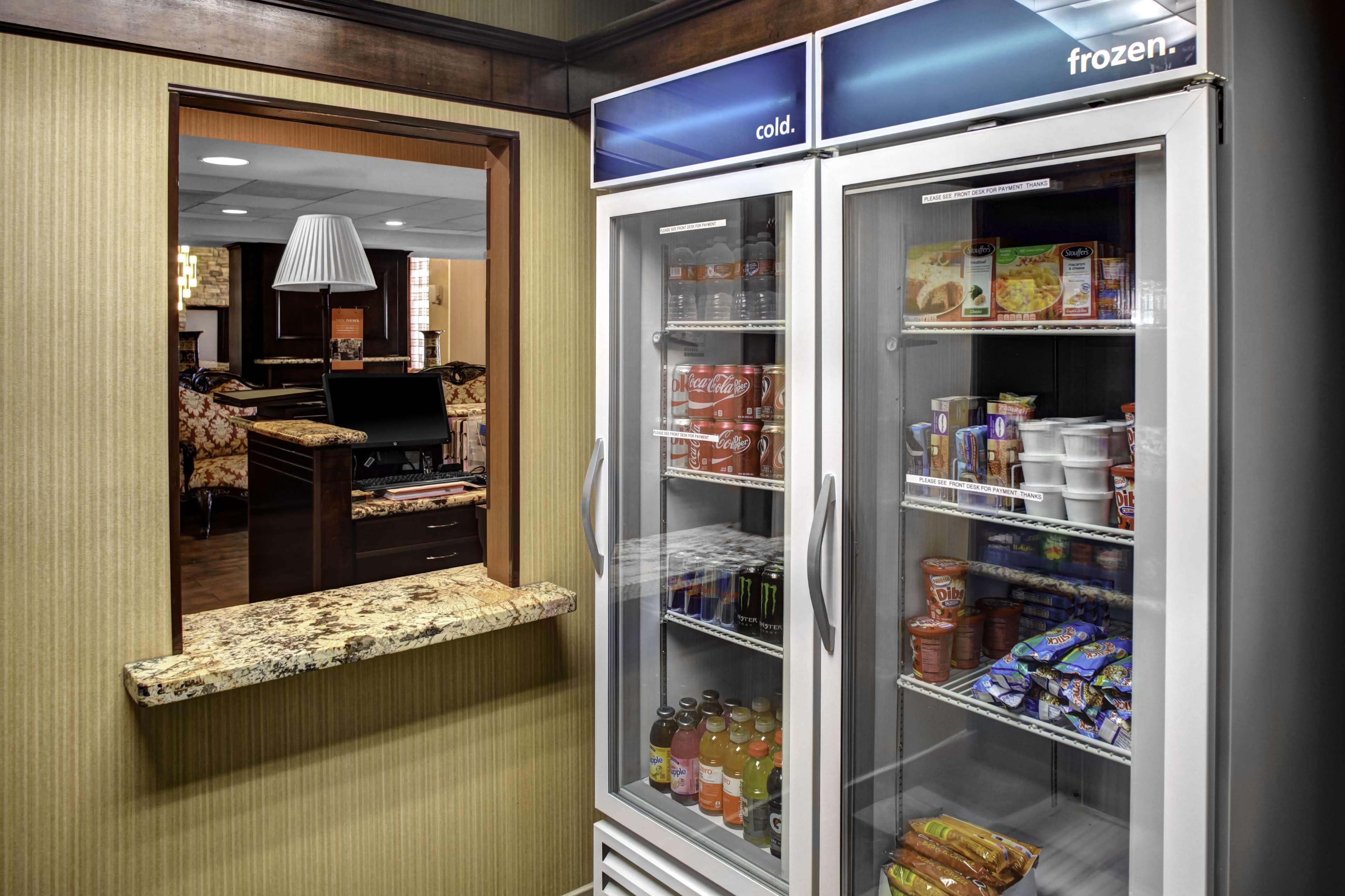 Hampton Inn And Suites Bakersfield / Highway 58 Екстер'єр фото