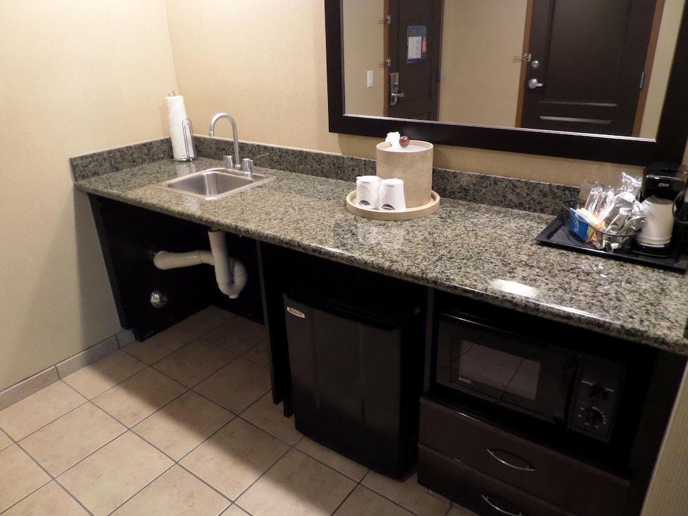Hampton Inn And Suites Bakersfield / Highway 58 Екстер'єр фото