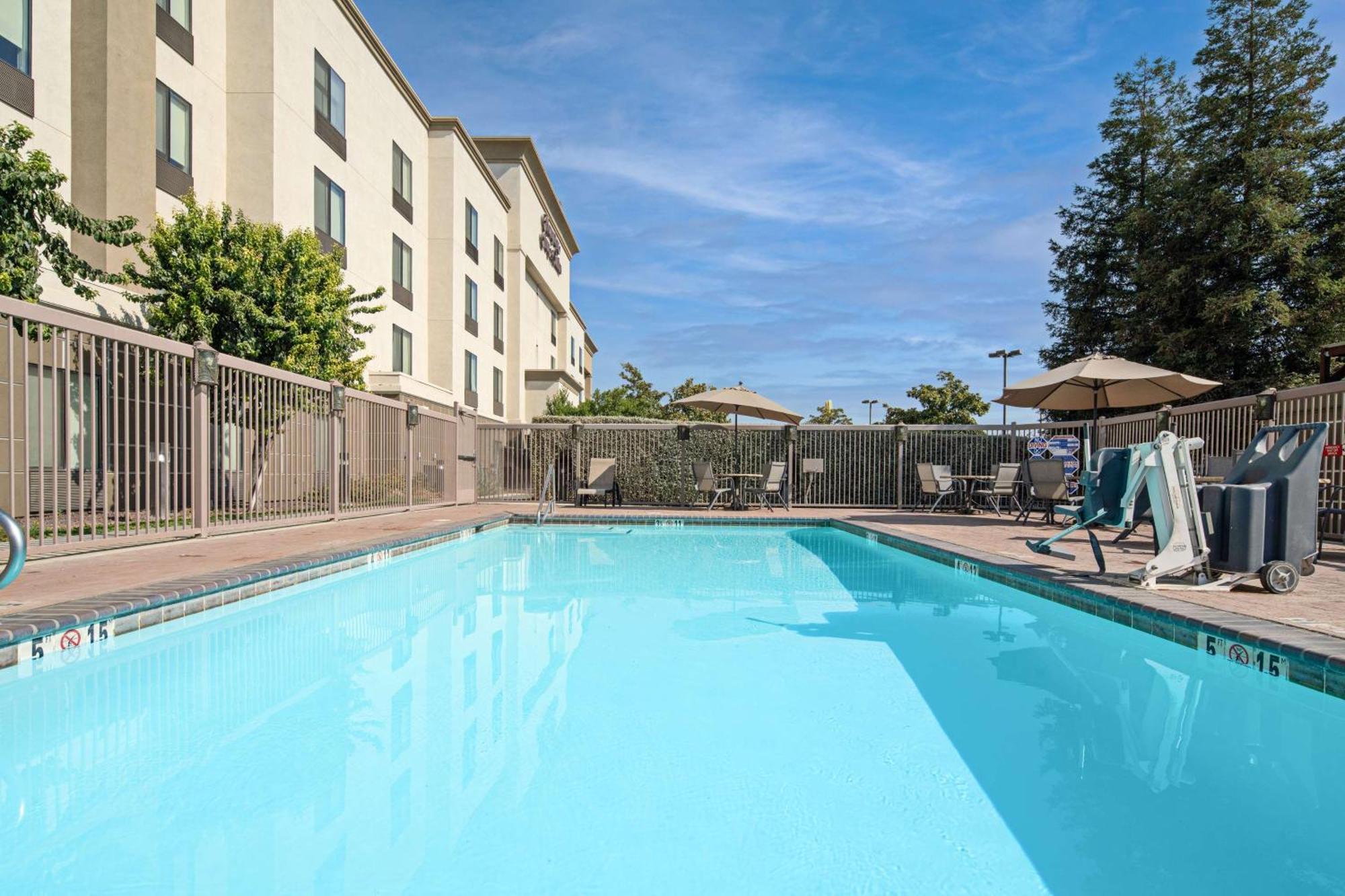 Hampton Inn And Suites Bakersfield / Highway 58 Екстер'єр фото