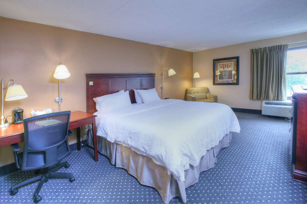Hampton Inn And Suites Bakersfield / Highway 58 Номер фото